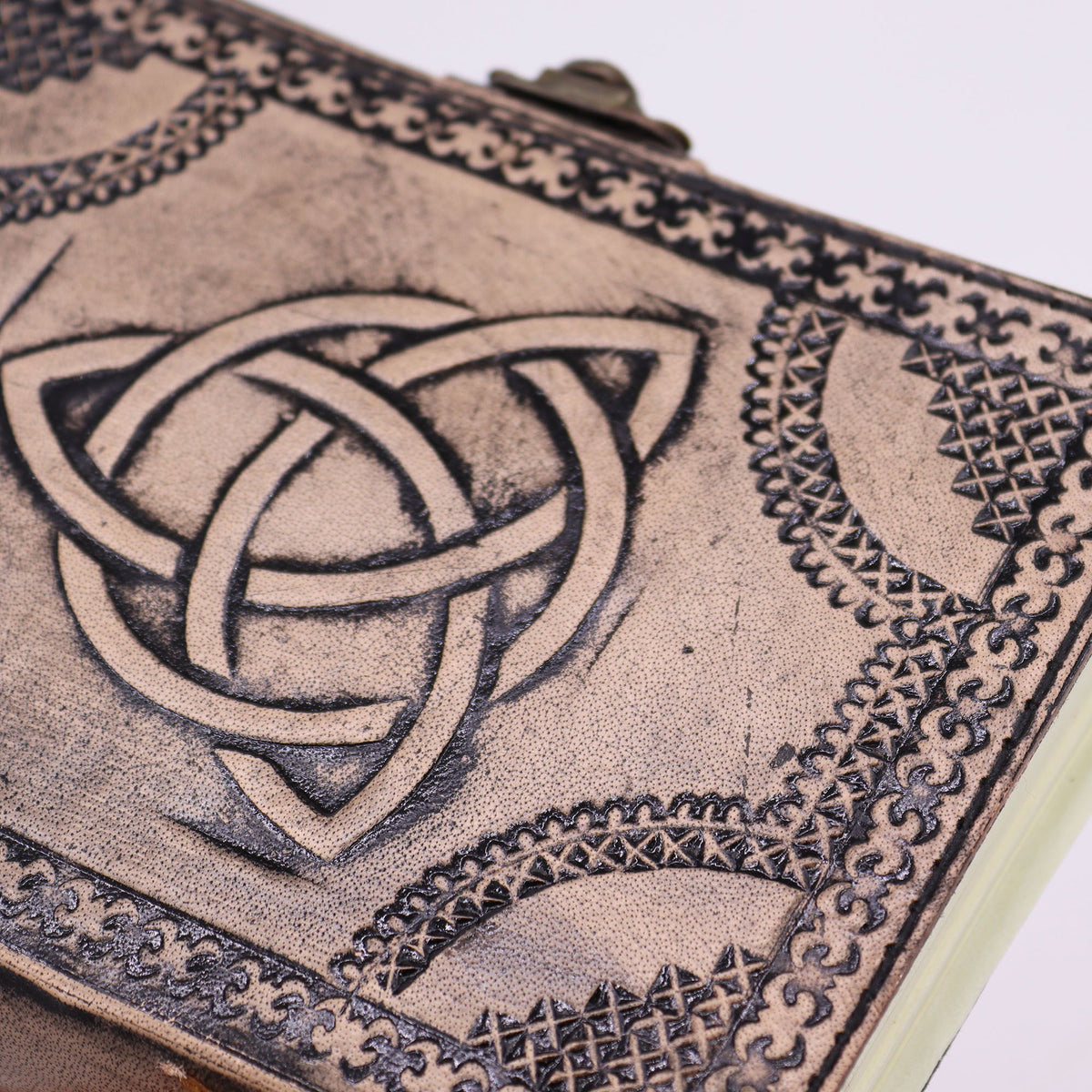 Circle Triquetra - Antique Grey