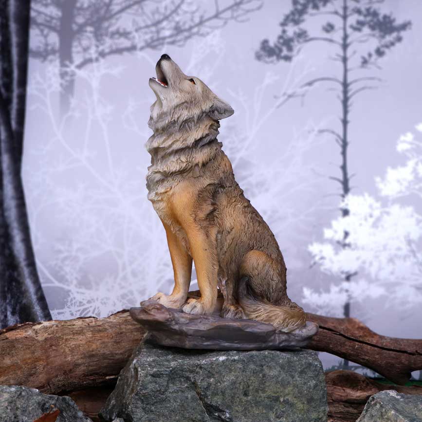 Mountains Cry Howling Wolf Figurine 20cm