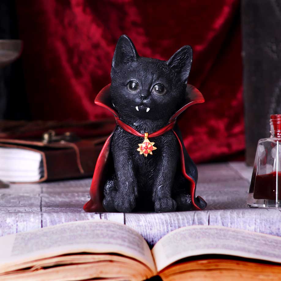 Count Catula Vampire Cat Figurine 15.5cm