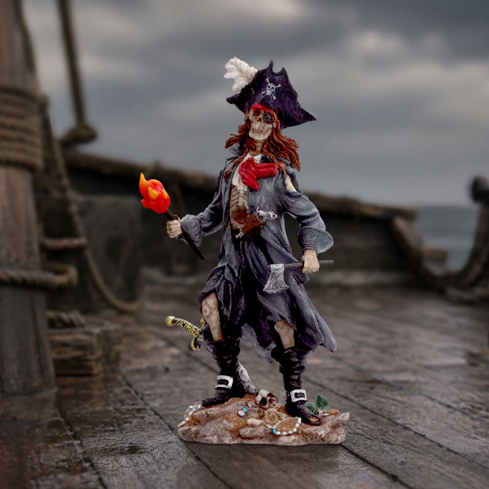 Skeletal Pirate Captain Figurine 24.2cm.